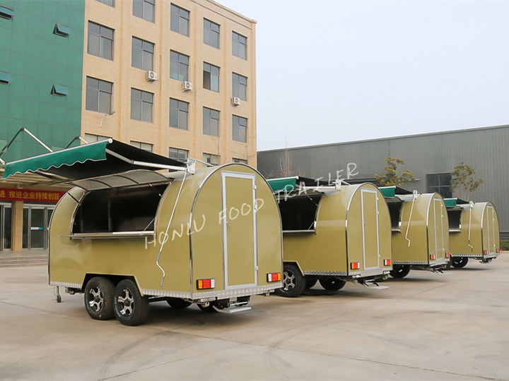 Four customized small arc trailers were sent to Australia