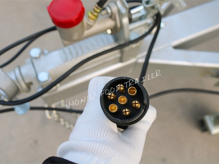 Tail light connector