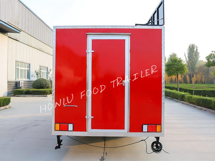 Customized 5M noodle bar food trailer (2)
