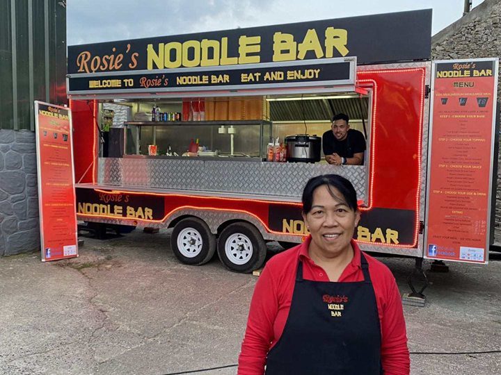 Customized 5M noodle bar food trailer (7)