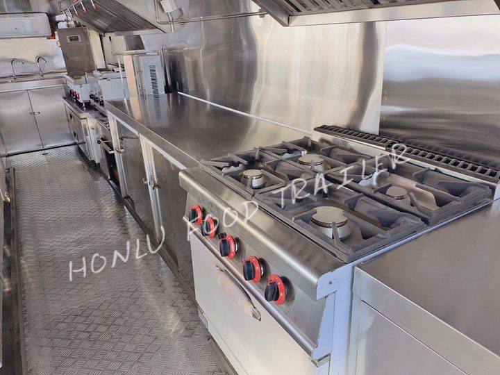 Stainless steel food trailer - Stove