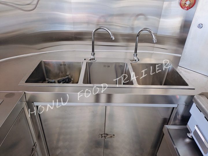 Stainless steel food trailer - Water sinl